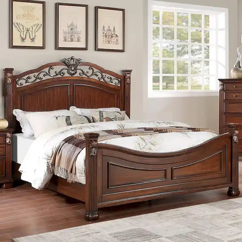 Lit en bois avec tête de lit ouvragée, coloris cerisier foncé